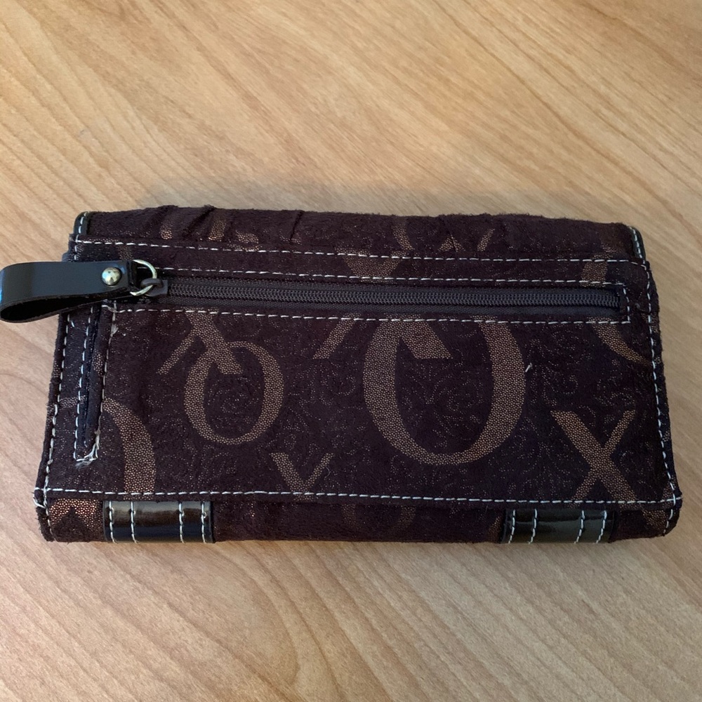 XOXO Organizer Tri-fold Wallet - Picture 4 of 7